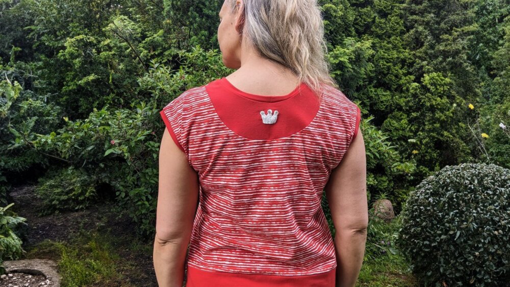 Sommershirt nähen mit raffinierter Rückenpasse – Shirt Schnittmuster Damen