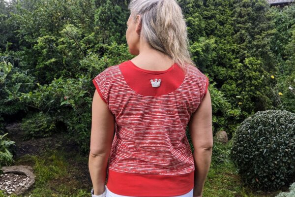 Sommershirt nähen mit raffinierter Rückenpasse – Shirt Schnittmuster Damen
